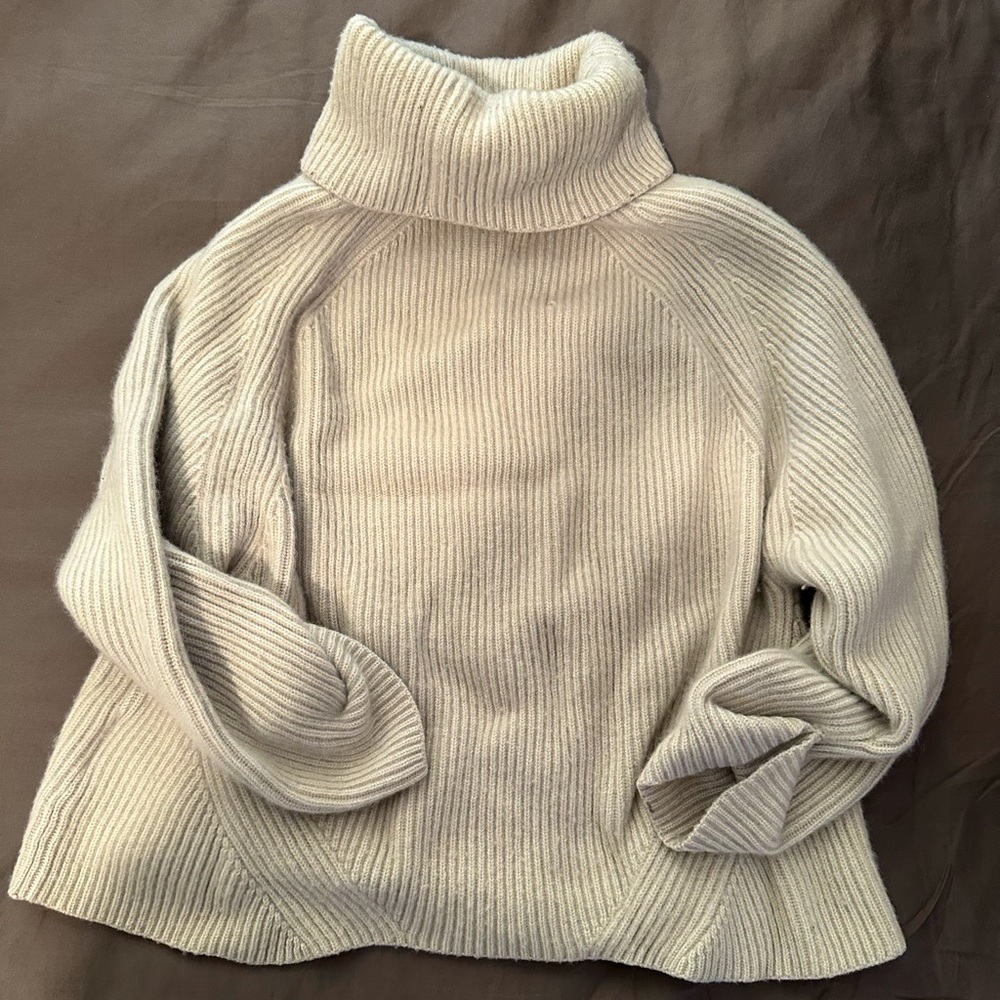 100% cashmere turtleneck sweater. - no brand